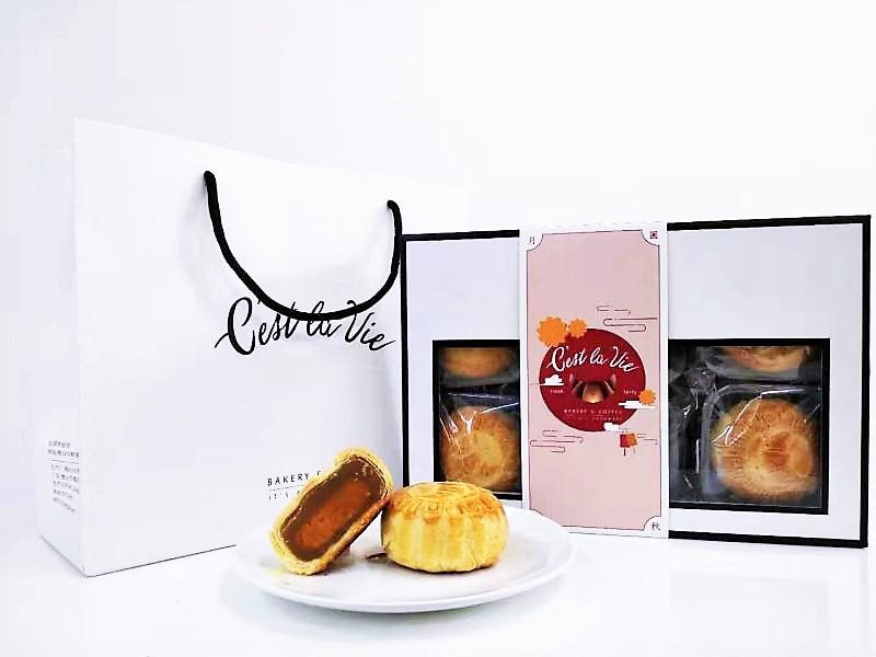 Ç'est La Vie 牛油酥皮月餅禮盒( 芝麻奶黃 / 蓮蓉奶黃 / 五仁 )